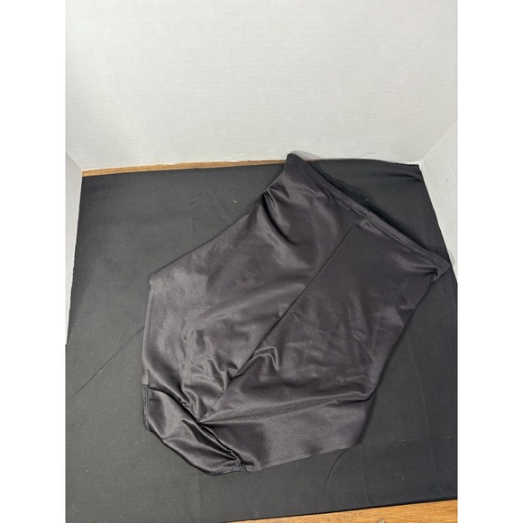 Ruby‎ Ribbon Shape - Picture 2 of 4